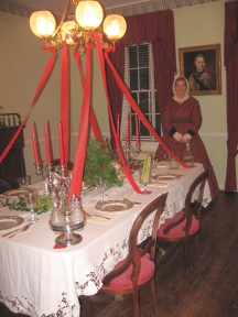 Holiday candlelight tours capture style of 1860s Alexandria